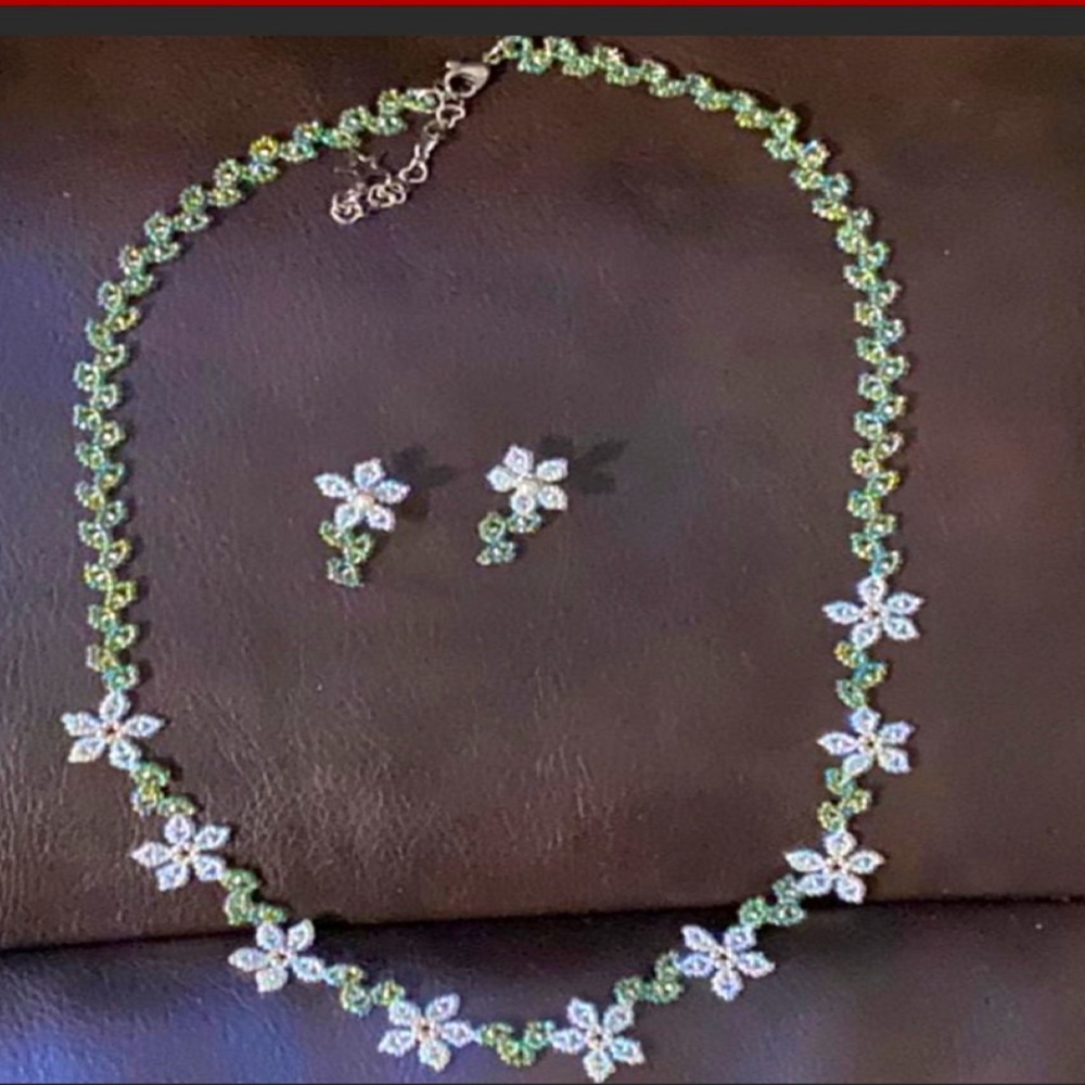NWOT Art, Hand-Beaded Set